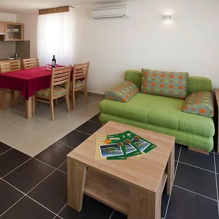 Apartment Holiday Zelena Punta Cin05002 Cyb *